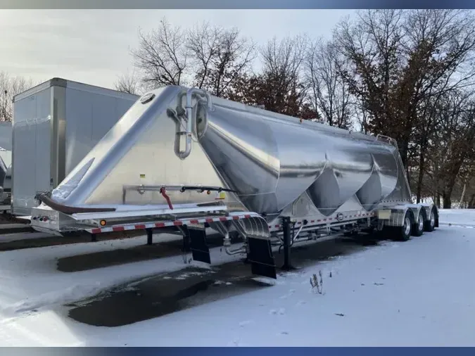 2025 Mac Trailers Tank