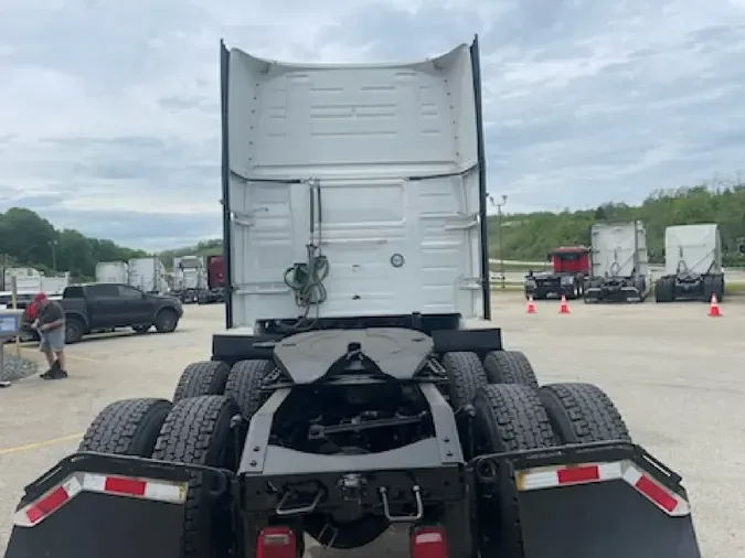 2023 VOLVO VNL64T860