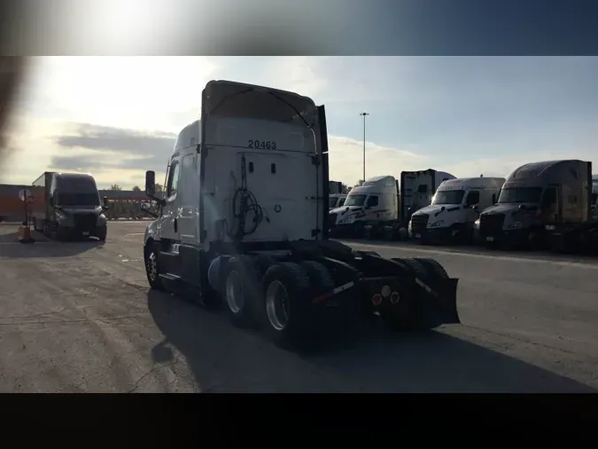 2021 Freightliner Cascadia 126
