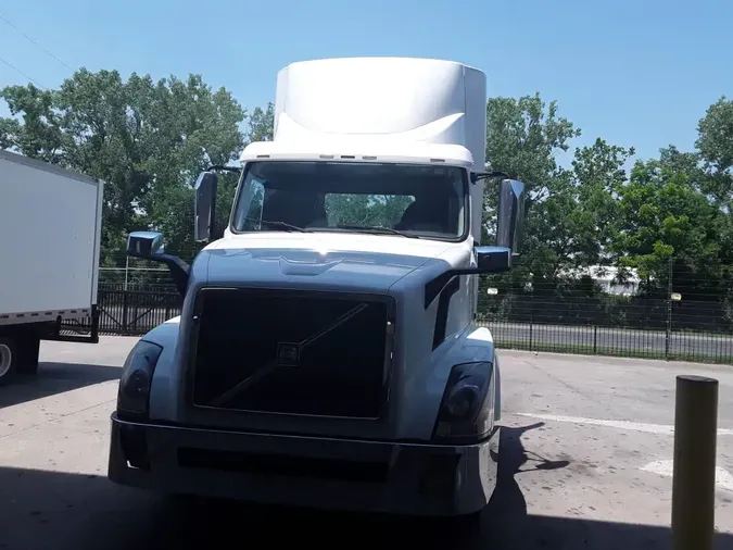 2018 VOLVO VNL42T 300