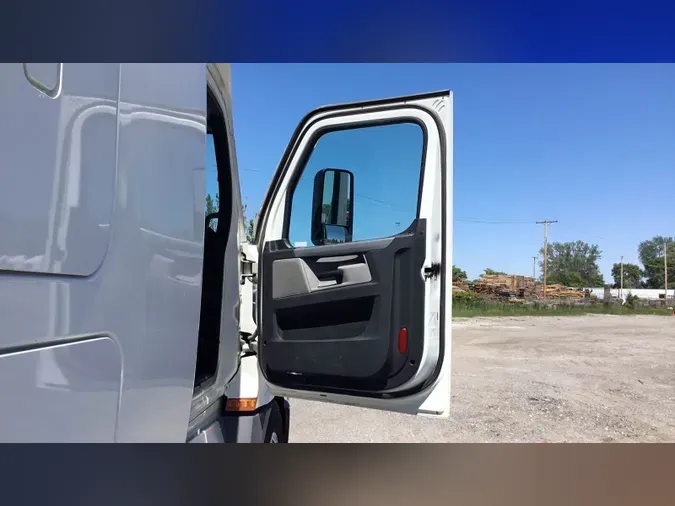 2021 Freightliner Cascadia 126