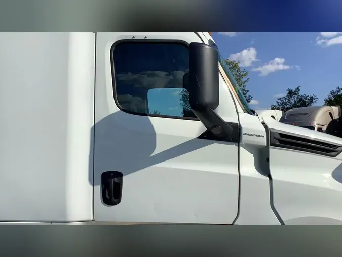 2020 Freightliner Cascadia 126
