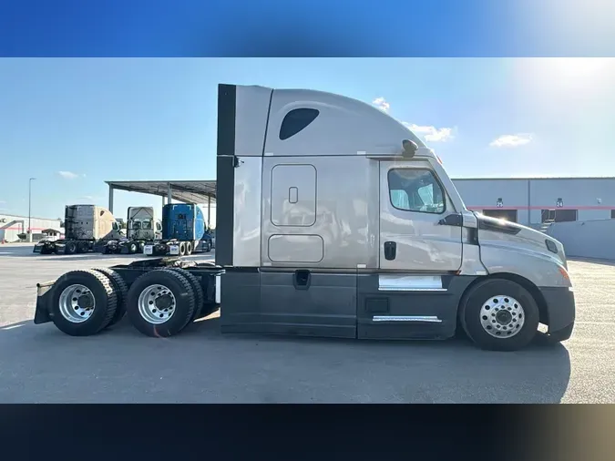2022 Freightliner Cascadia 126