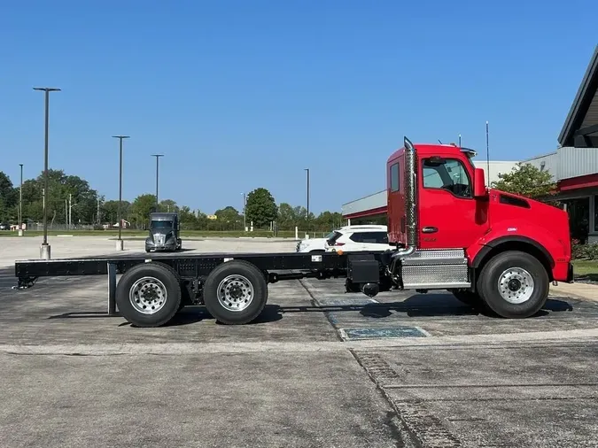 2025 Kenworth T880