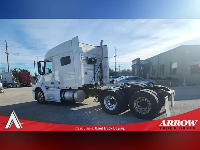 2021 VOLVO VNL740