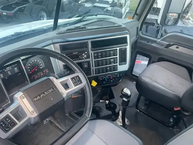 2019 MACK AN64T