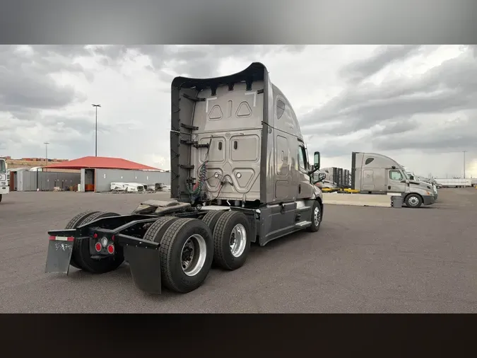2025 Freightliner Cascadia 126