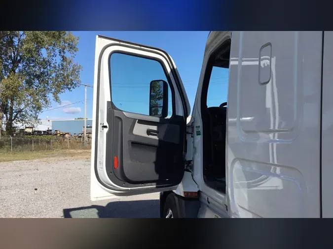 2021 Freightliner Cascadia 126