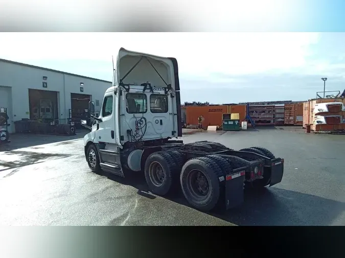 2019 Freightliner Cascadia 126