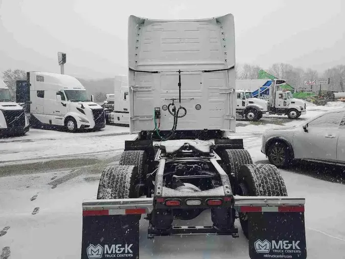 2022 VOLVO VNL760