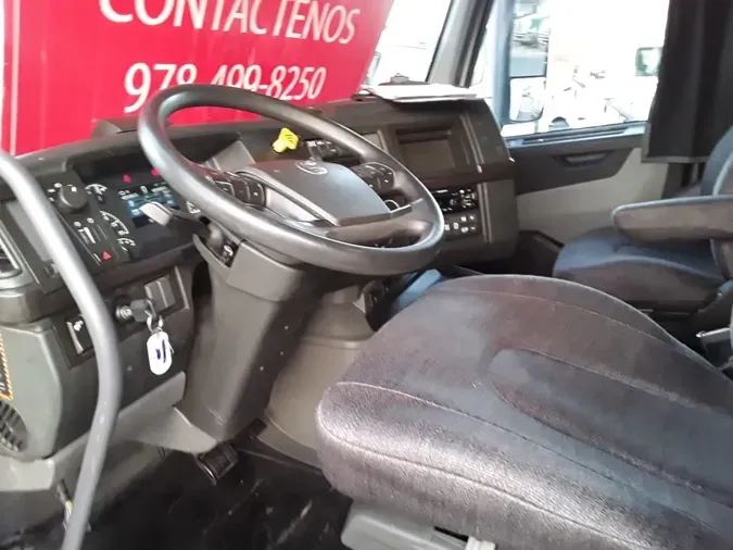 2020 VOLVO VNR64T-640