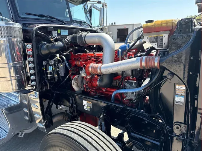 2022 Peterbilt 389