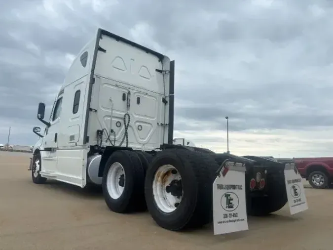 2021 Freightliner New Cascadia 126