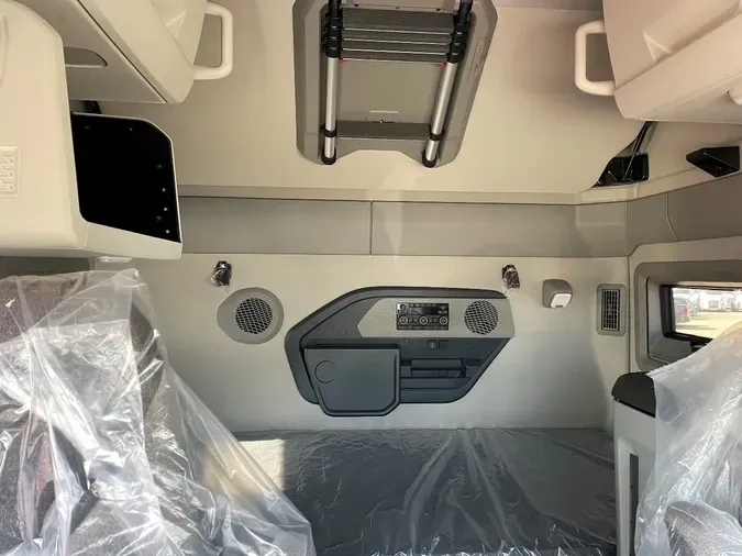 2026 VOLVO VNL64T860