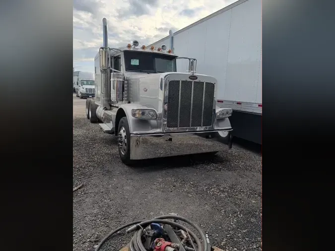 2021 Peterbilt 389