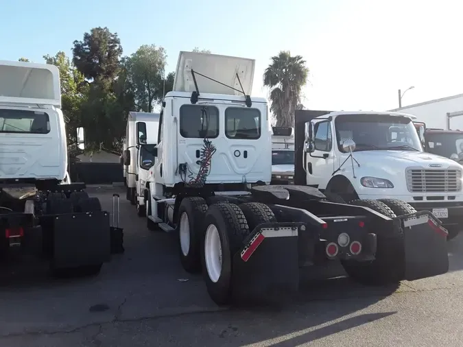 2019 FREIGHTLINER/MERCEDES CASCADIA 125