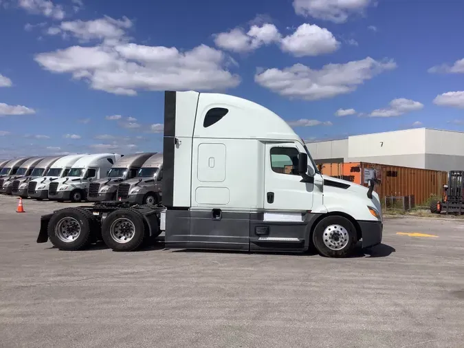 2022 Freightliner Cascadia 126