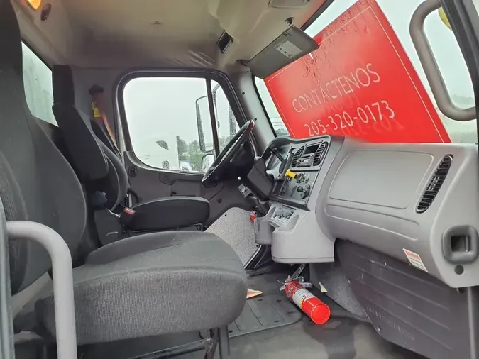 2017 FREIGHTLINER M2 106