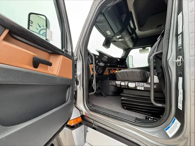 2024 Freightliner Cascadia 126