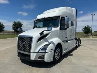 2025 VOLVO VNL64T740