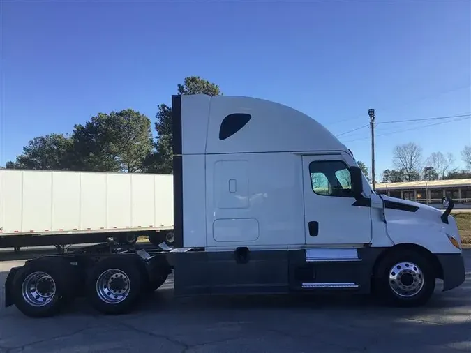 2021 FREIGHTLINER CA126