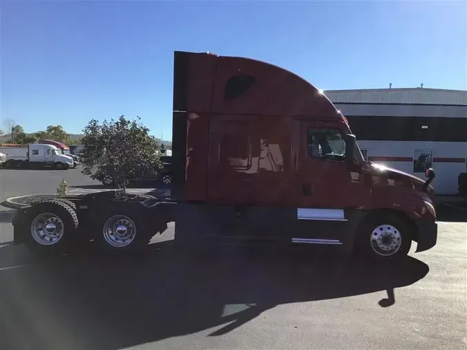 2021 FREIGHTLINER CA126