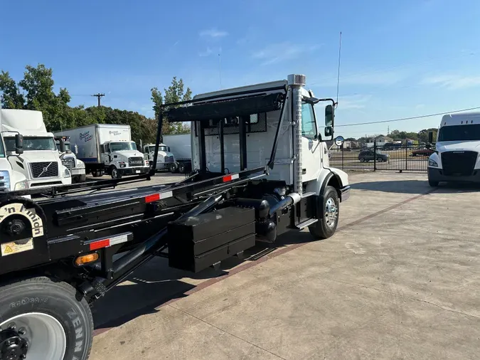 2018 VOLVO VHD64B200