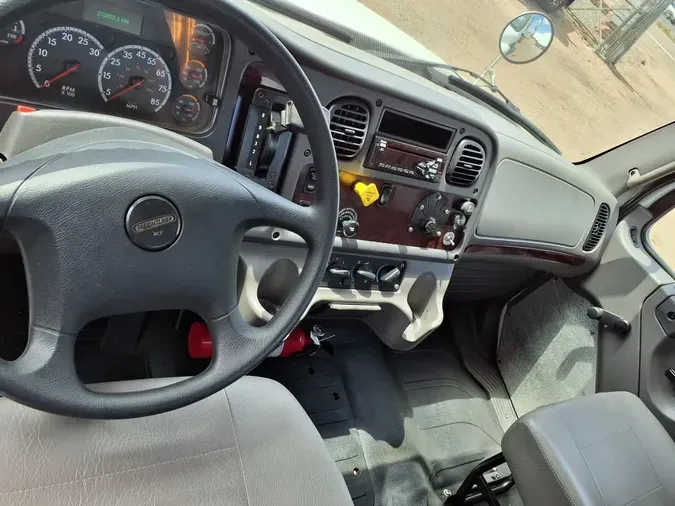 2018 FREIGHTLINER/MERCEDES M2 106