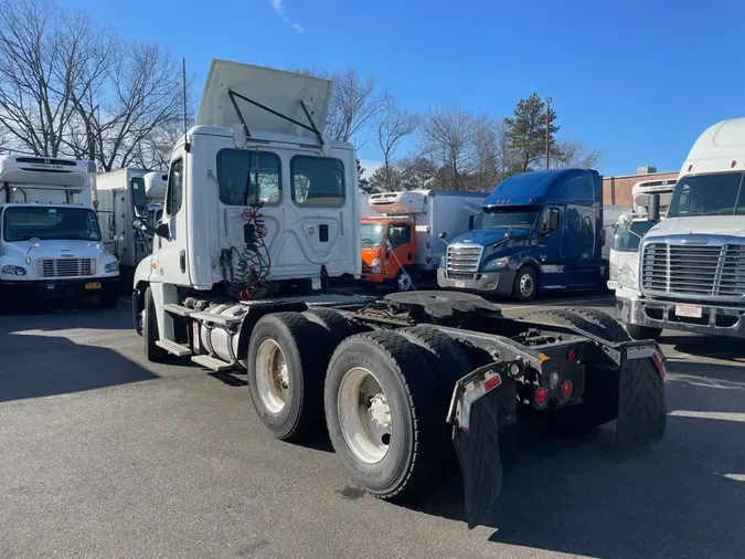 2016 FREIGHTLINER/MERCEDES CASCADIA 125