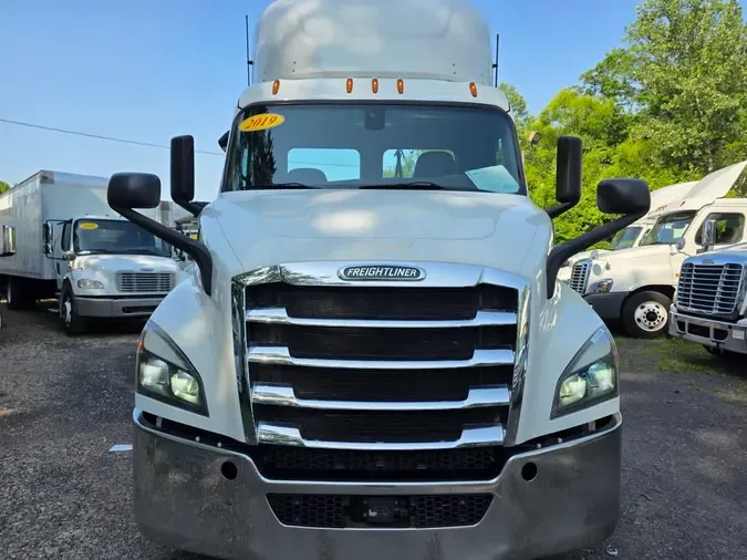 2019 FREIGHTLINER NEW CASCADIA 116