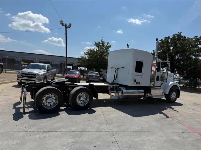 2023 Kenworth W900