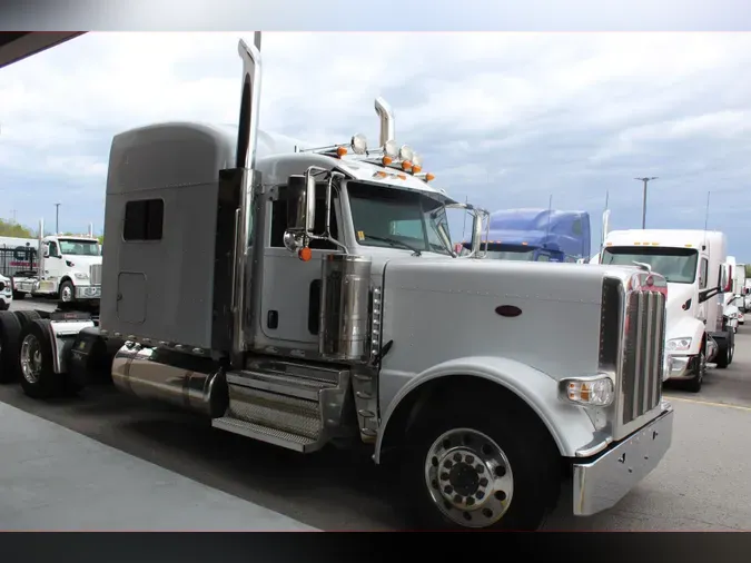 2022 Peterbilt 389