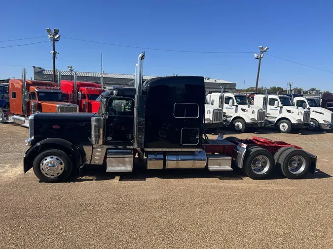 2022 Peterbilt 389