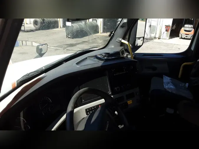 2022 Freightliner Cascadia 126