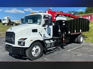 2023 Mack MD742