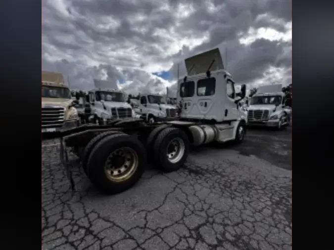 2019 FREIGHTLINER NEW CASCADIA PX12664