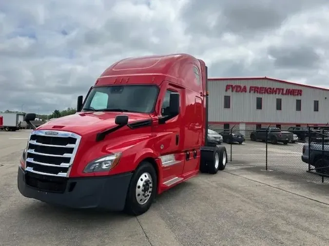 2021 Freightliner CASCADIA 126