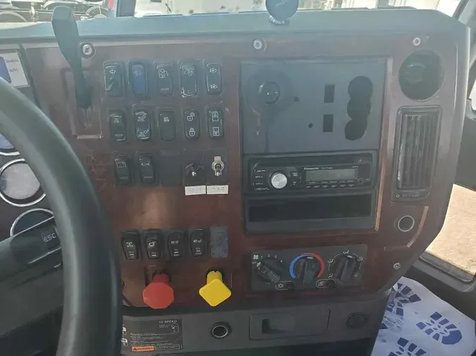 2016 MACK GU813