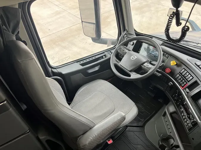 2020 VOLVO VNL64T860