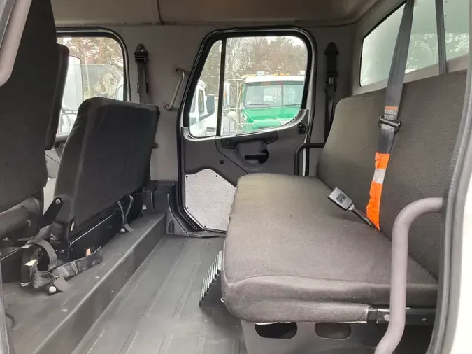 2016 FREIGHTLINER/MERCEDES M2 106