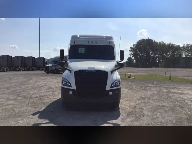 2021 Freightliner Cascadia 126