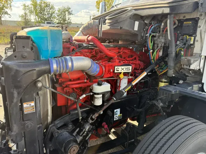 2022 Kenworth T68067dc7df0634b21de1226371ec5b69c09