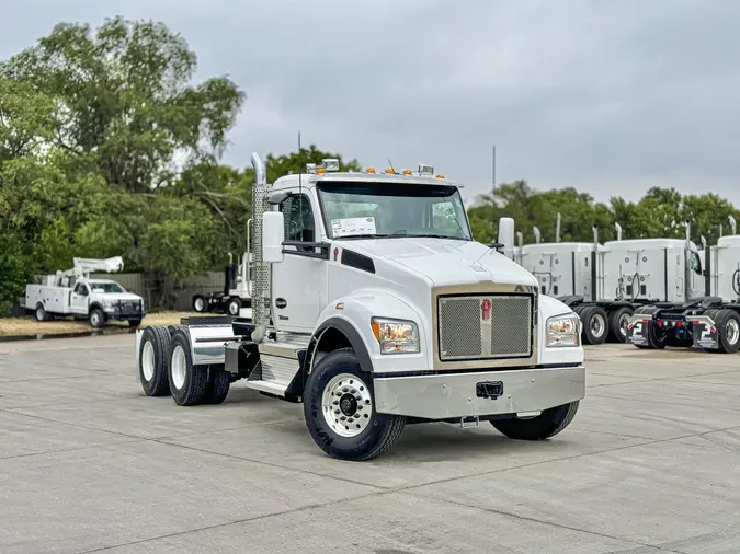 2025 KENWORTH T880S
