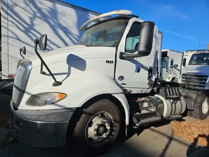 2019 NAVISTAR INTERNATIONAL RH613 DAYCAB S/A