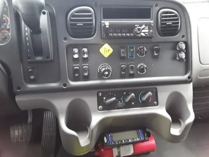 2020 FREIGHTLINER M2 106