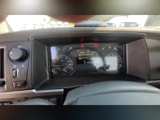 2019 Volvo VNL300