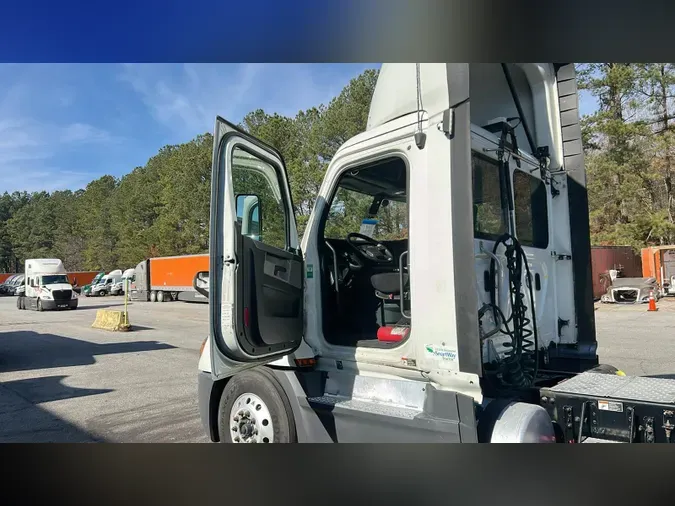 2019 Freightliner Cascadia 126