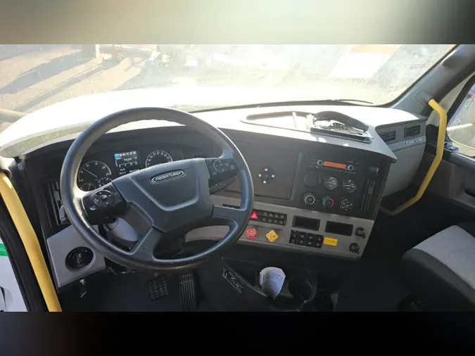 2022 Freightliner Cascadia 12667e69a405c1a7698f050afae3db69d90