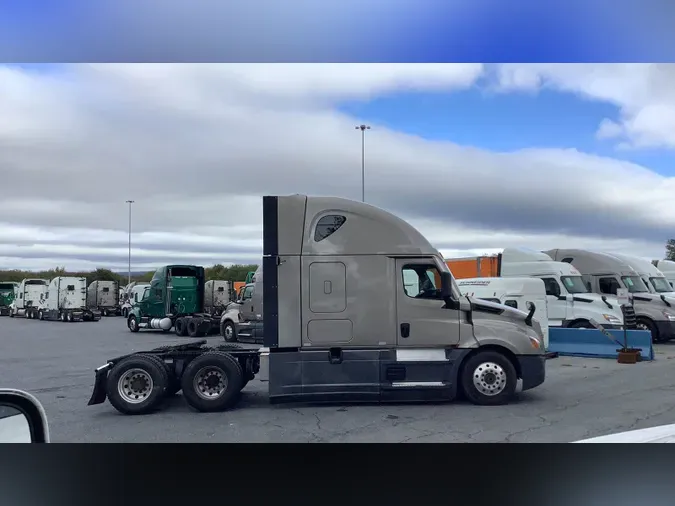 2022 Freightliner Cascadia 126