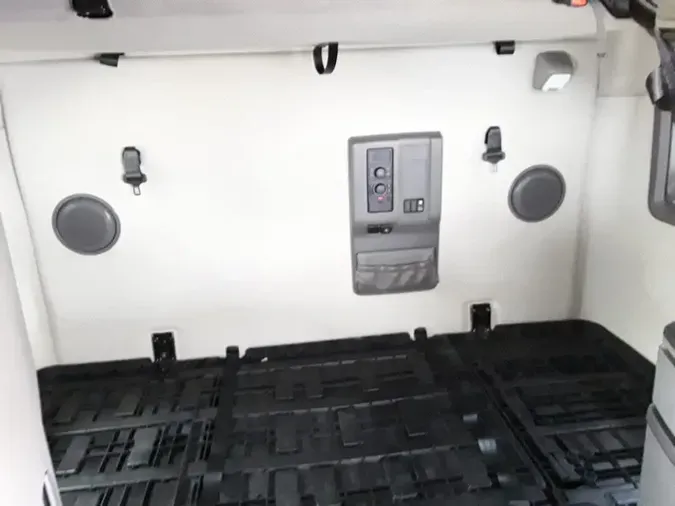 2020 VOLVO VNL64T-760